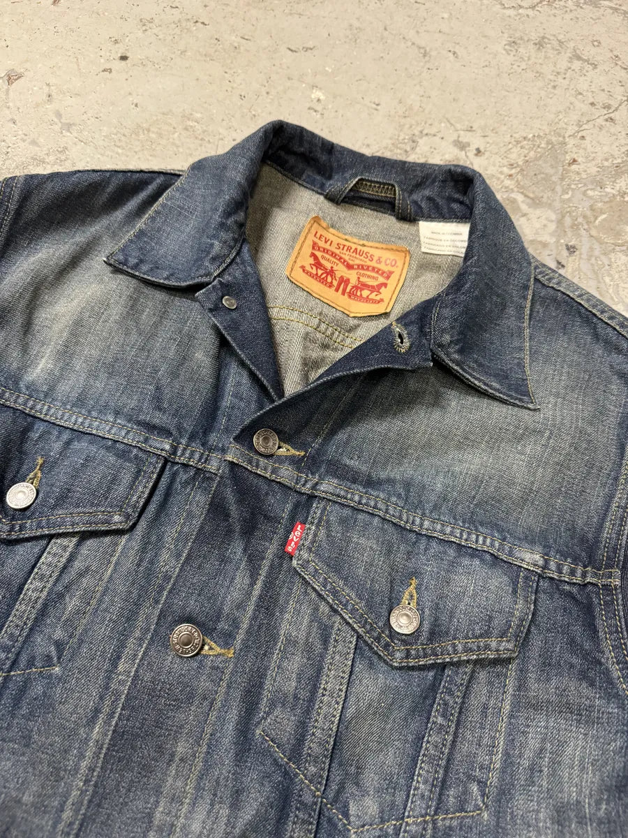 Levi’s Raw Brut Buttoned Denim Trucker Jacket TzunASw 9