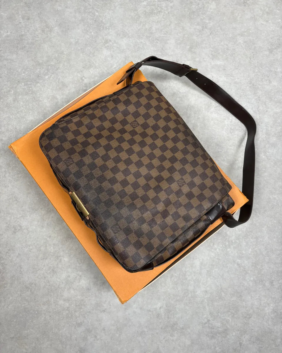 Louis Vuitton Abbesses Leather Messenger Bag FApOBEL 0