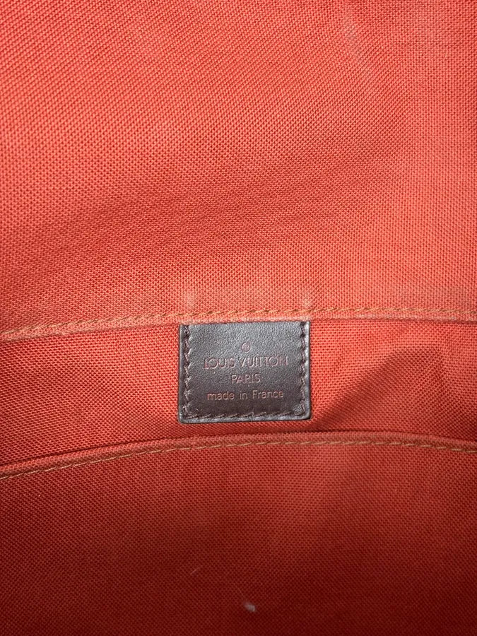 Louis Vuitton Abbesses Leather Messenger Bag FApOBEL 12