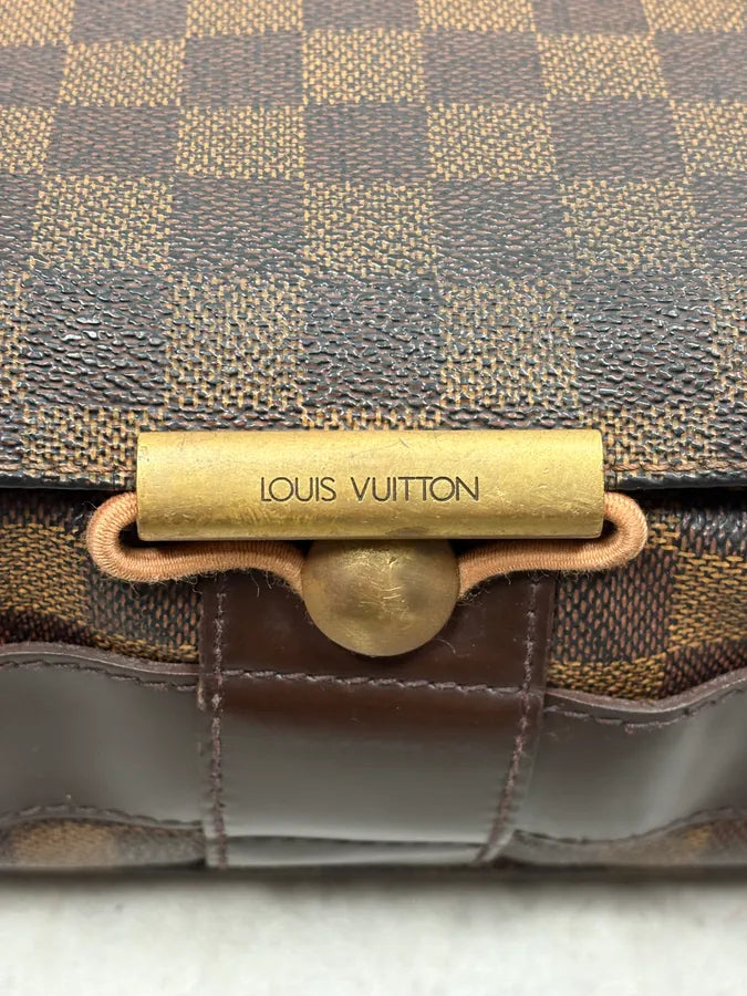 Louis Vuitton Abbesses Leather Messenger Bag FApOBEL 10