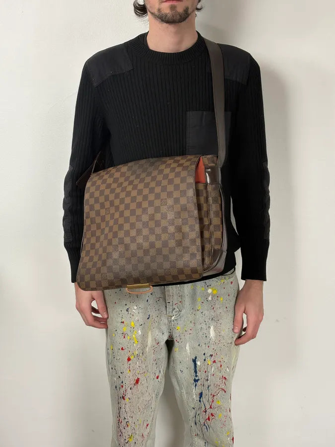 Louis Vuitton Abbesses Leather Messenger Bag FApOBEL 2