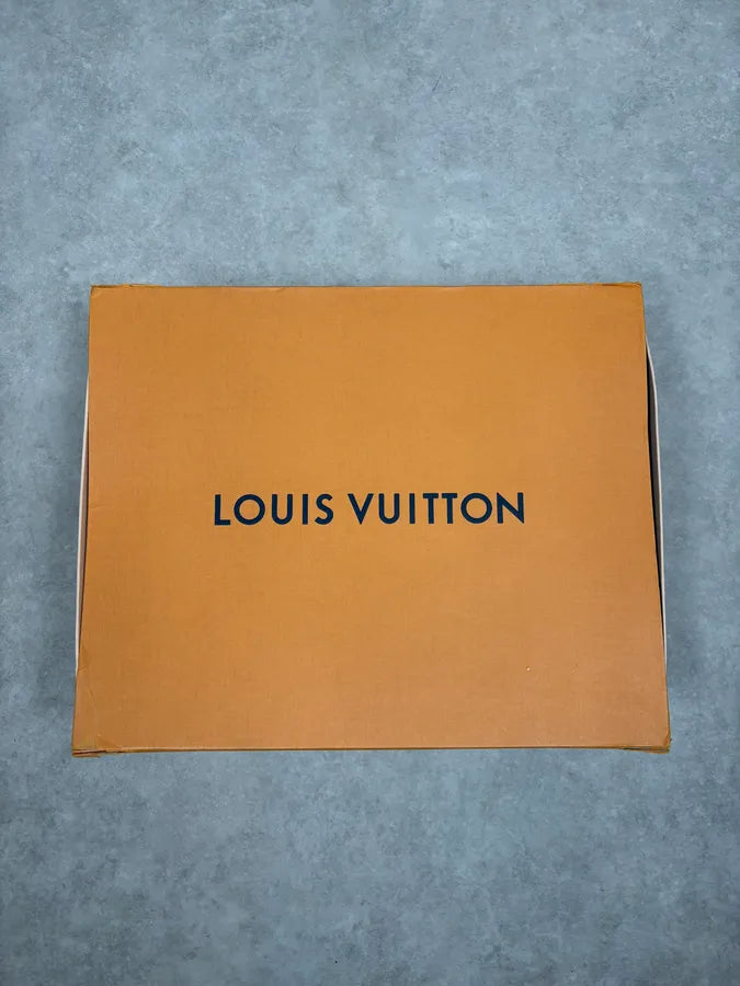 Louis Vuitton Abbesses Leather Messenger Bag FApOBEL 13