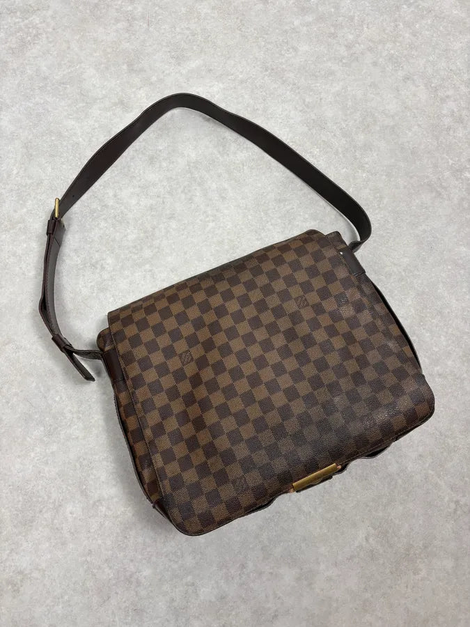 Louis Vuitton Abbesses Leather Messenger Bag FApOBEL 4