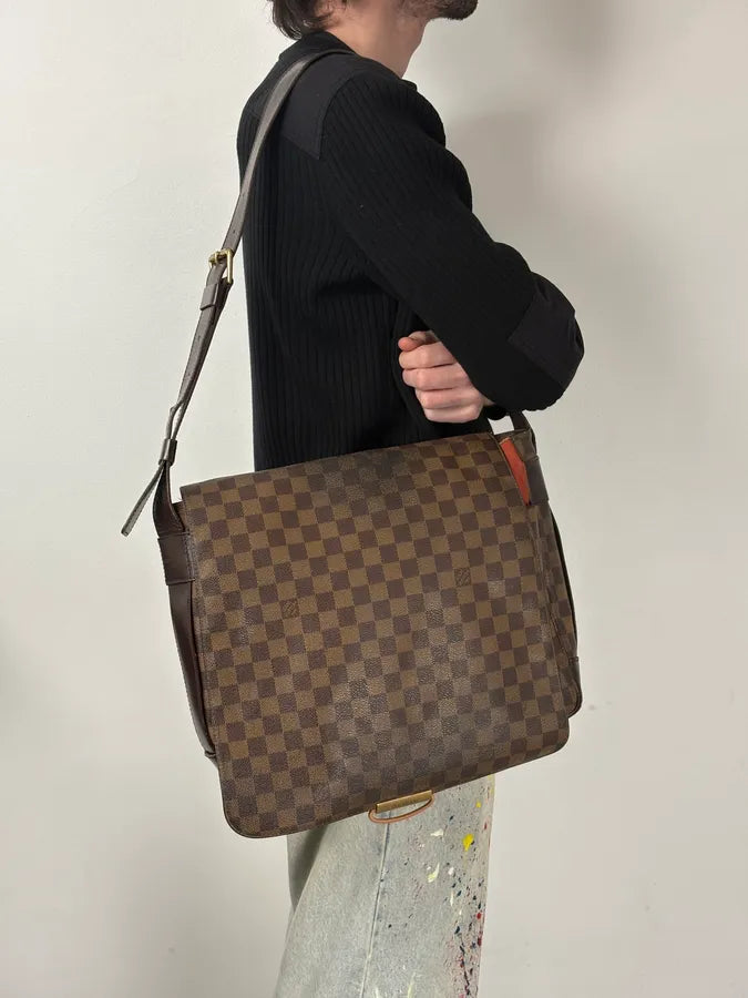 Louis Vuitton Abbesses Leather Messenger Bag FApOBEL 1