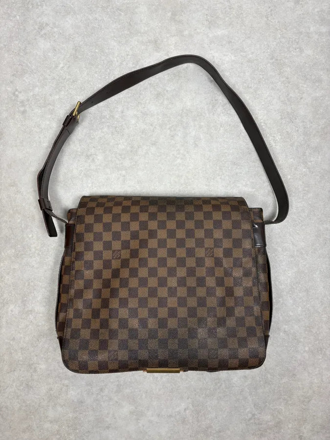Louis Vuitton Abbesses Leather Messenger Bag FApOBEL 3