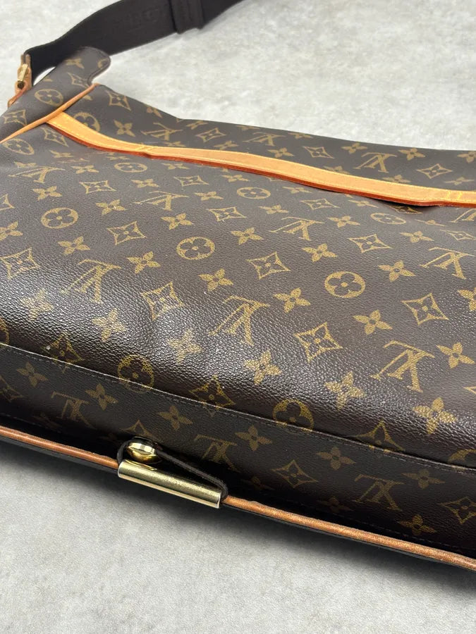Louis Vuitton Brown Leather Logo Messenger Bag NcaNyCX 9