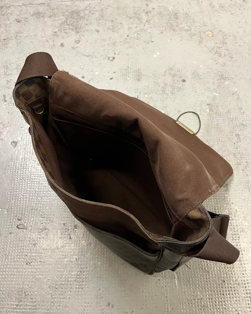 Louis Vuitton Monogram Brown Leather Messenger Bag wxEIKNY 11
