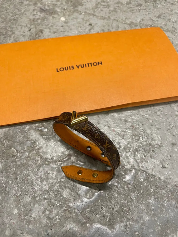 Louis Vuitton V Original Bracelet (OS) 1
