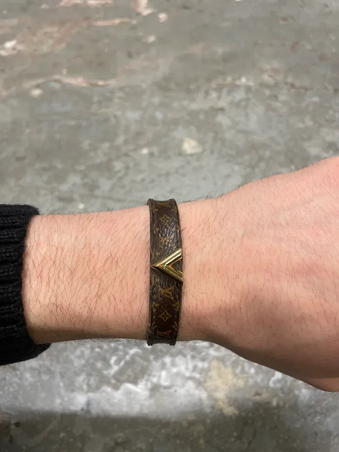 Louis Vuitton V Original Bracelet (OS) 2