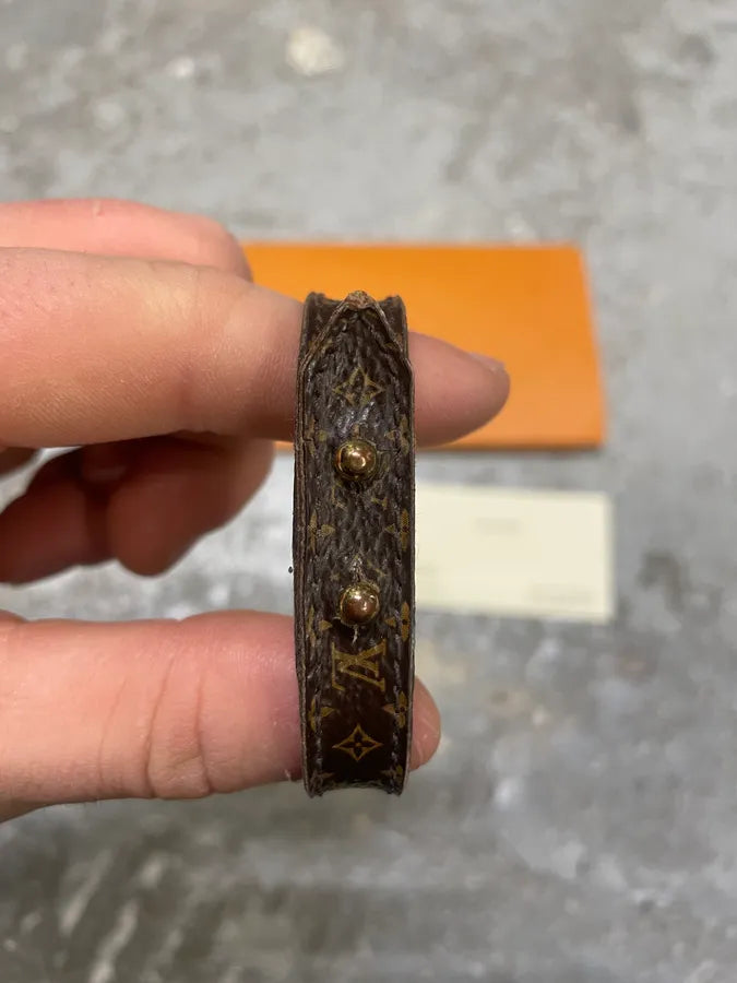 Louis Vuitton V Original Bracelet (OS) 4