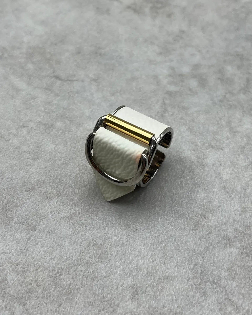 Louis Vuitton White Leather Ring tFqyNZa 1