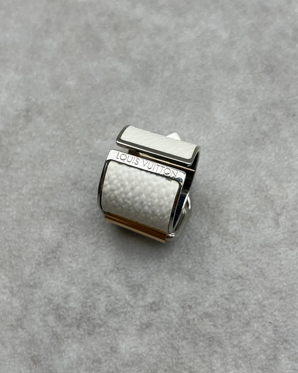 Louis Vuitton White Leather Ring tFqyNZa 4