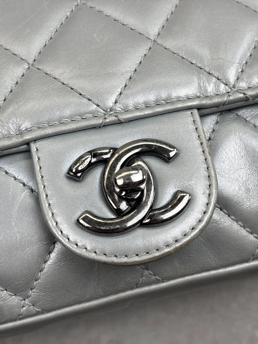 Chanel Silver Leather Quilted CC Turn-Lock Mini Bag lpaBxtkC 12