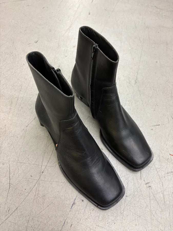 Maison Margiela Black Leather Studded Ankle Boots Kdxcoyf 3