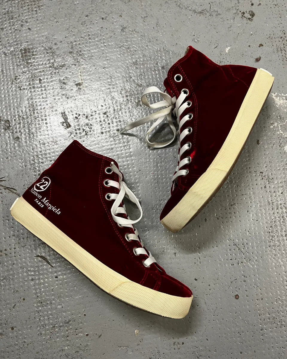 Maison Margiela Burgundy Velvet Tabi High-Top Sneakers PvHuUgt 1