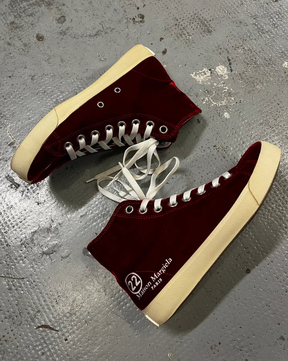 Maison Margiela Burgundy Velvet Tabi High-Top Sneakers PvHuUgt 3