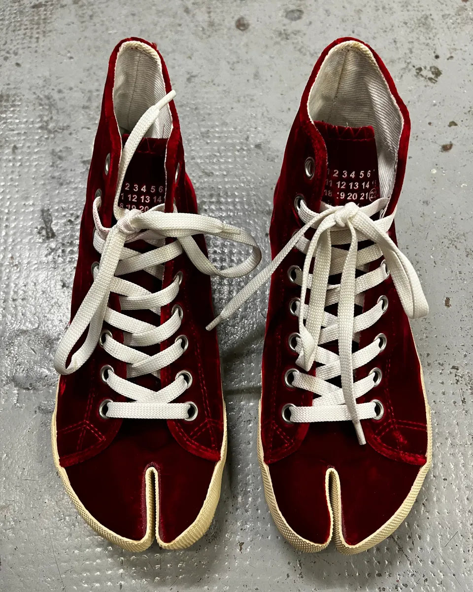 Maison Margiela Burgundy Velvet Tabi High-Top Sneakers PvHuUgt 6