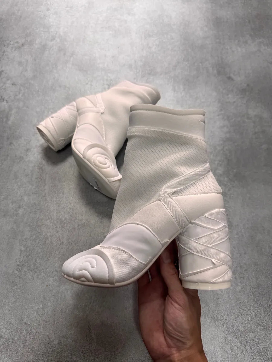 Maison Margiela MM6 White Embossed Logo Ankle Boots oXoVTUR 1