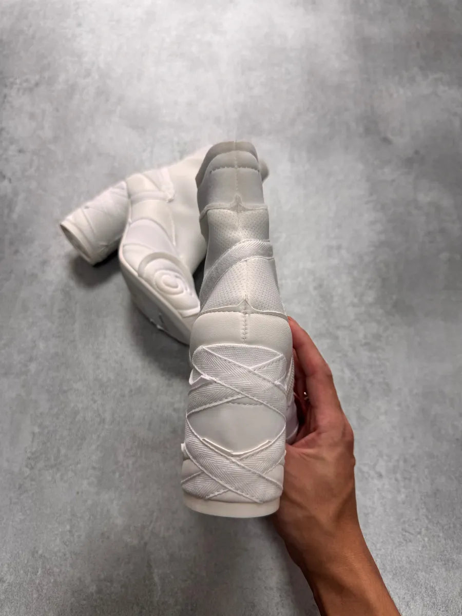 Maison Margiela MM6 White Embossed Logo Ankle Boots oXoVTUR 2