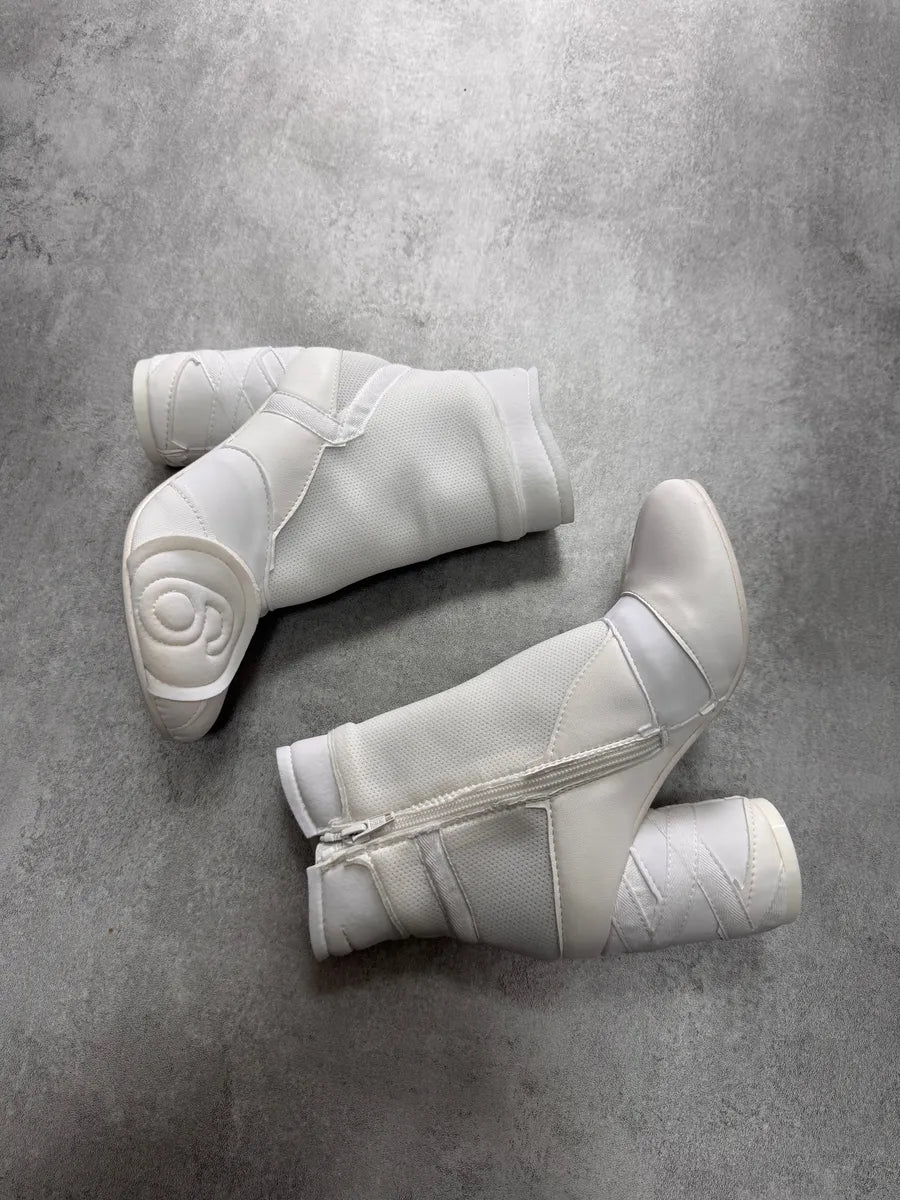 Maison Margiela MM6 White Embossed Logo Ankle Boots oXoVTUR 7