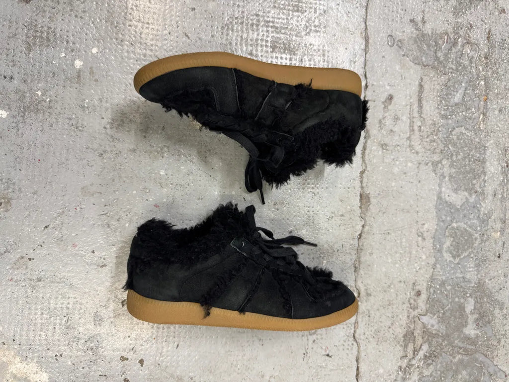 Maison Margiela Replica Black Plushed Fur Gatts Shoes wQOKADc 3