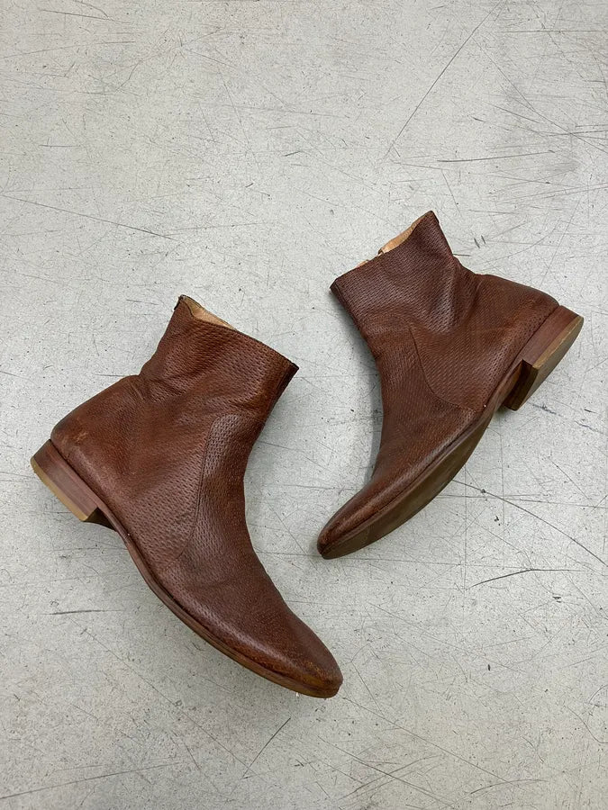 Maison Margiela Textured Brown Leather Ankle Boots GRUgehc 1