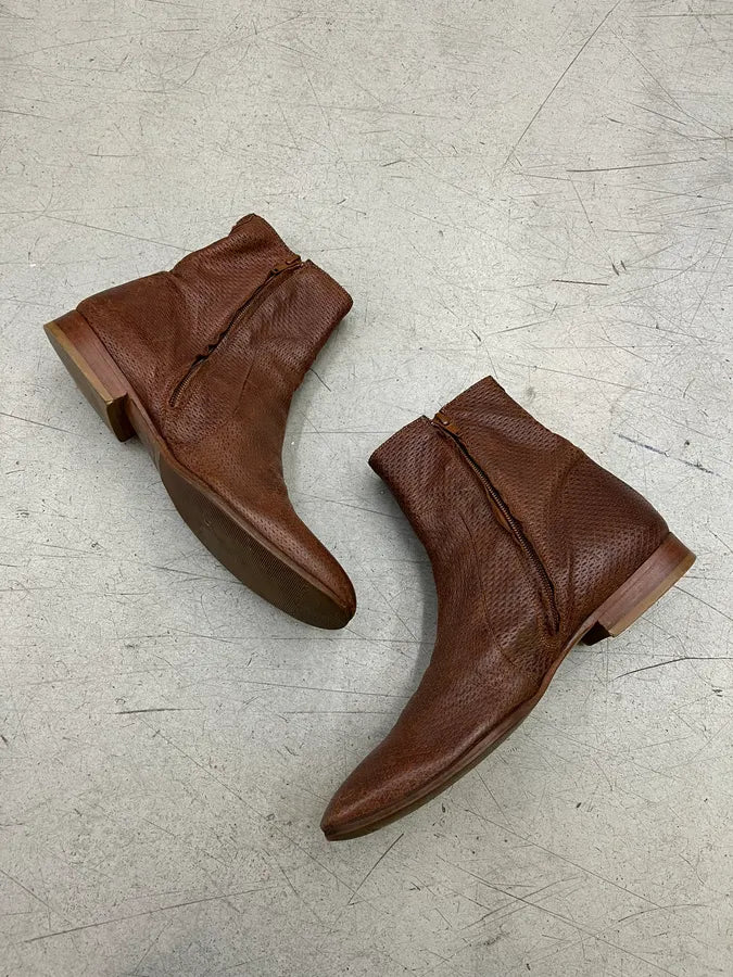 Maison Margiela Textured Brown Leather Ankle Boots GRUgehc 2
