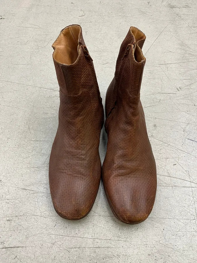 Maison Margiela Textured Brown Leather Ankle Boots GRUgehc 3