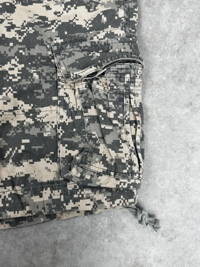 Marc Jacobs Digital Camo Cargo Shorts aLlguyX 8