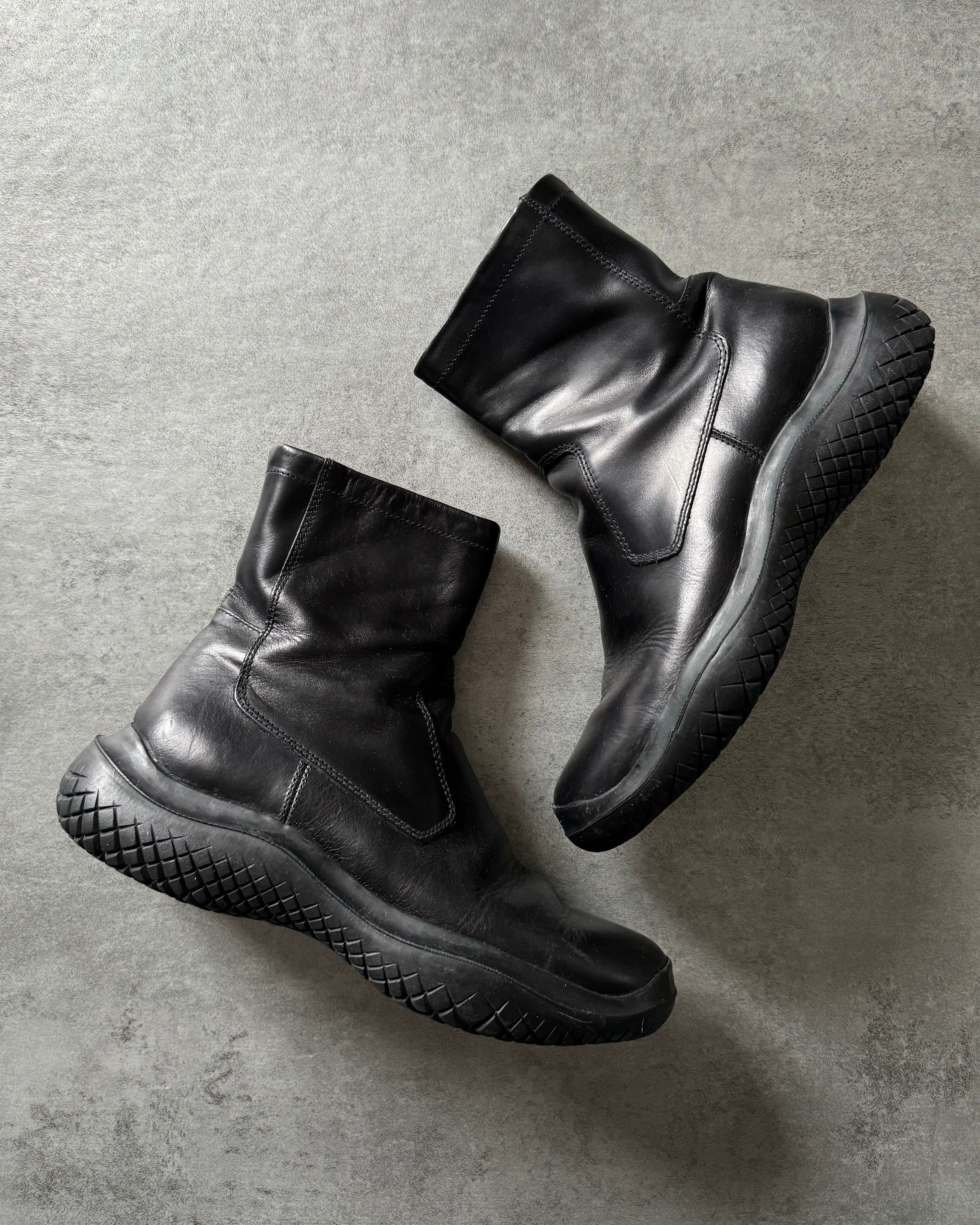 FW1999 Prada Ankle Vibram Leather Boots (39,5eu/us6,5) – Dolce