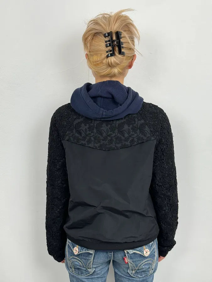 Moncler Black Flowers Embroidered Light Jacket ADgIwrL 2