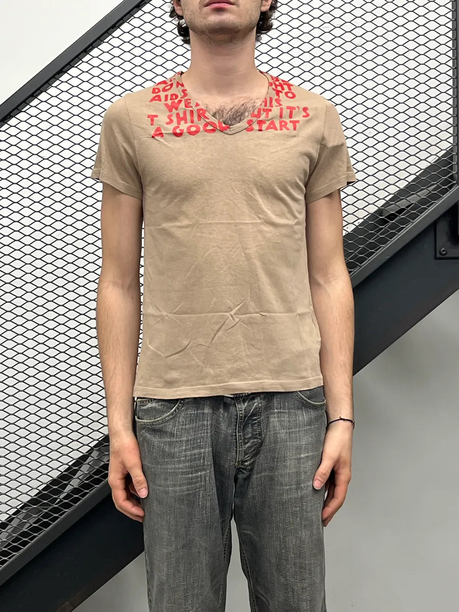 AW2008 Maison Martin Margiela Beige AIDS Slogan V Neck T-Shirt mzuqEXzW 1