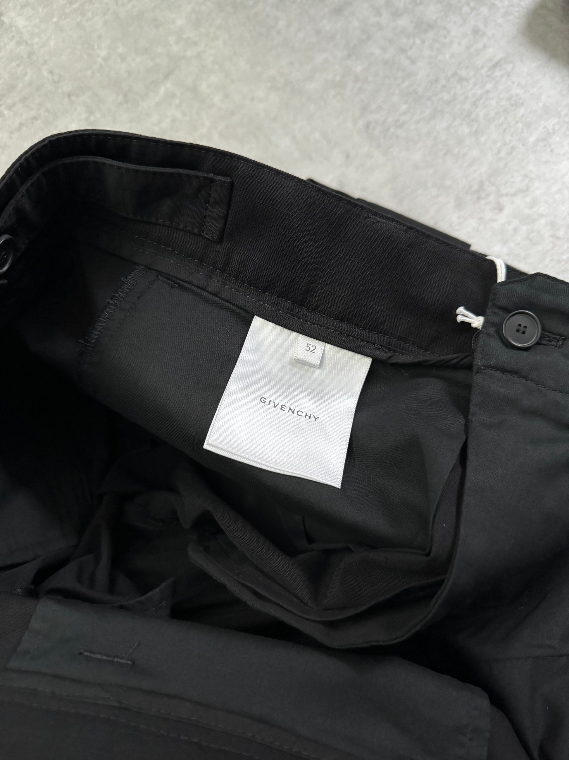 SS2023 Givenchy Long Tactical Cargo Black Short by Matthew Williams (L/XL) - 7