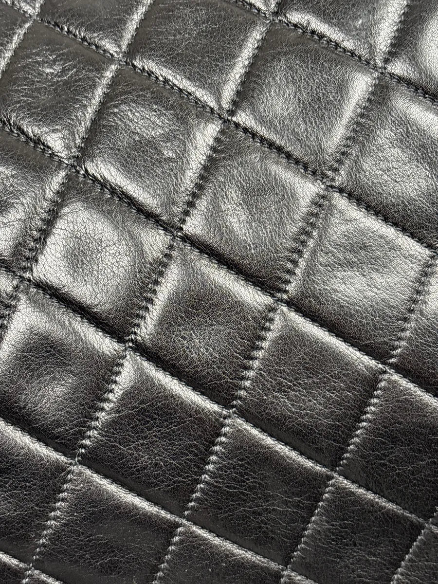 1990s Chanel Black Leather Quilted Chain Strap Shoulder Bag oqCQaQtg 15