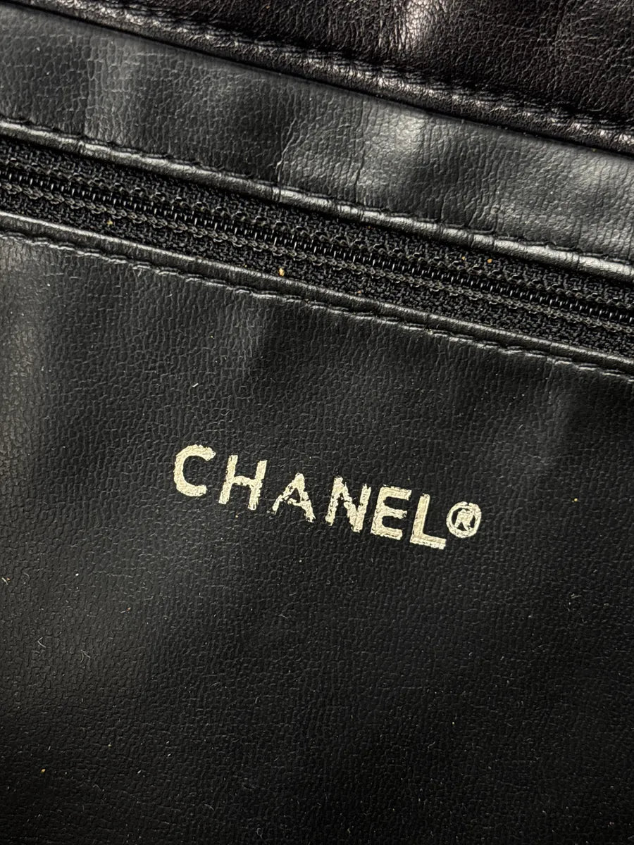 1990s Chanel Black Leather Quilted Chain Strap Shoulder Bag oqCQaQtg 22