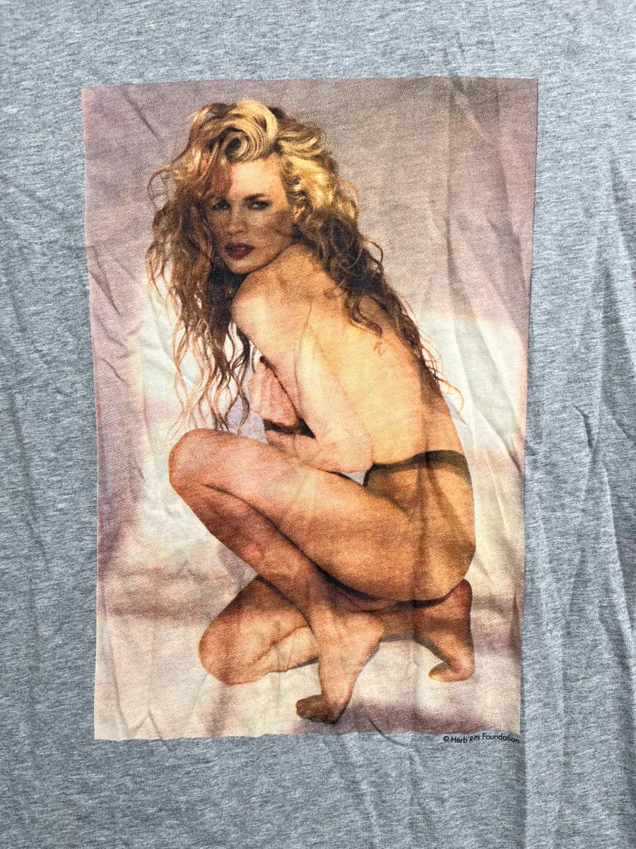 2000s Dolce & Gabbana Grey Pin-Up Naked Woman T-Shirt RDPMAkBb 9