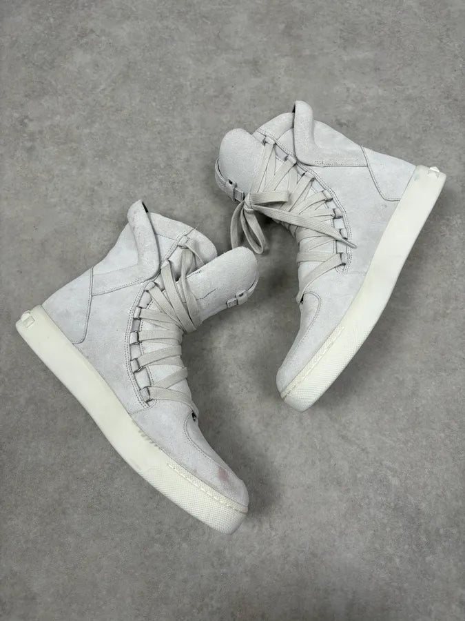 Pierre Balmain Avant-Garde Cream Grey Suede Lace-Up Boots LDNNHpt 1