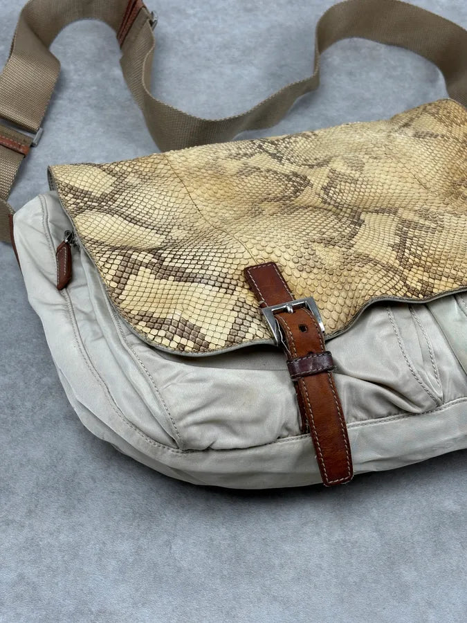 2000s Prada Beige Python Leather Messenger Bag  tAYAhmk 4