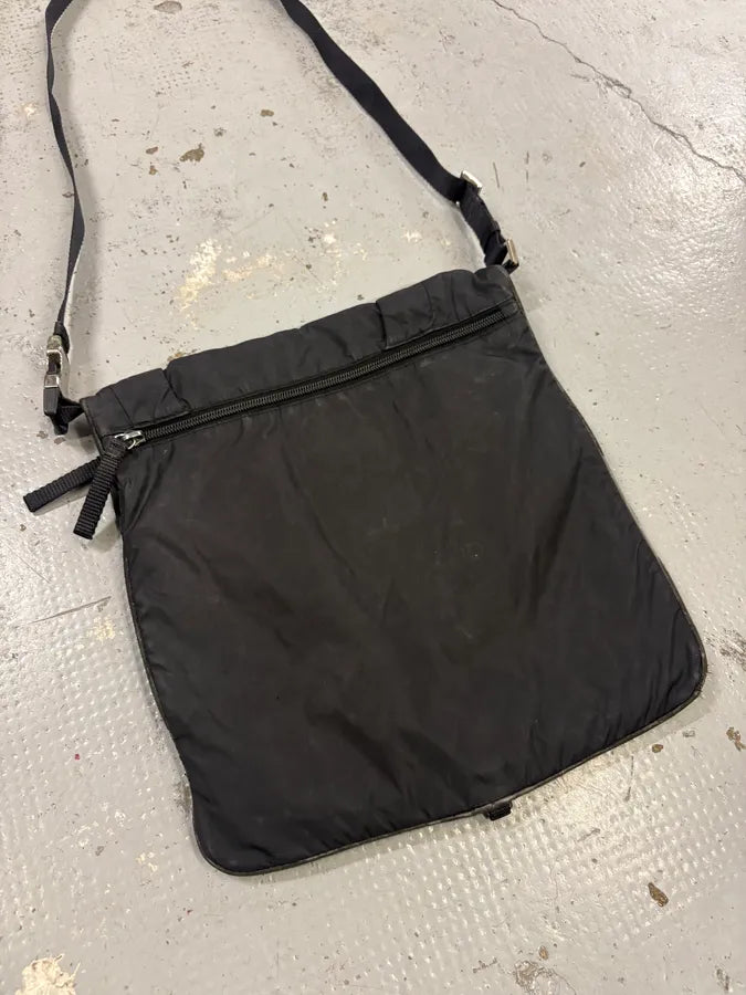 2000s Prada Black Linea Rossa Nylon Shoulder Bag mwXfmxs 5