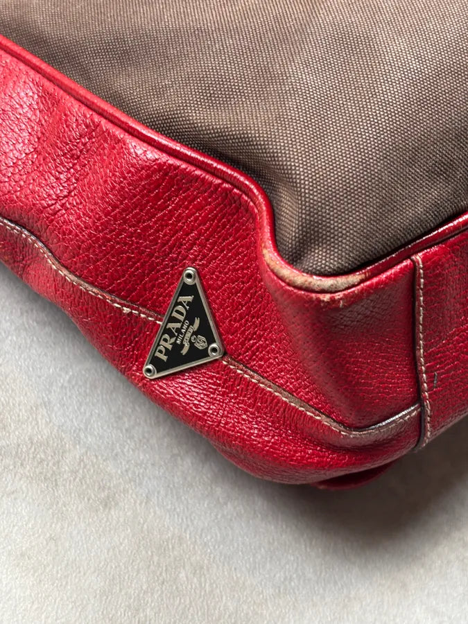 2000s Prada Brown Canvas Red Leather Contrast Shoulder Bag wqvjMlq 10