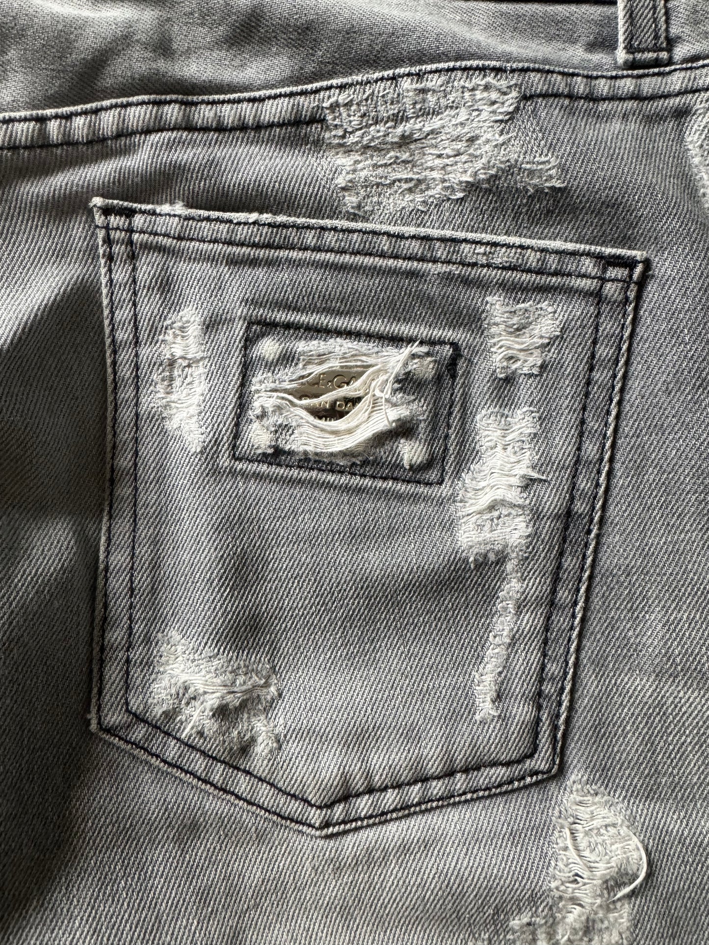 2000s Dolce & Gabbana Distressed Relaxed Grey Denim Jeans (L) - 3