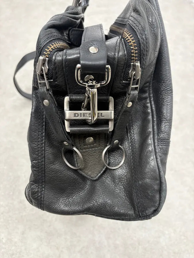 2000s Diesel Black Dual Zippers Leather Messenger Bag kjPiZxM 6