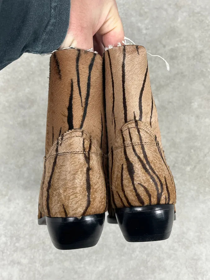 Saint Laurent Taupe Suede Tiger Stripe Boots yIAgWFd 5