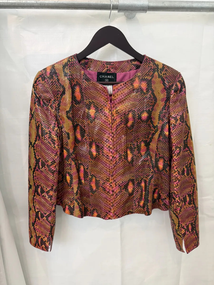 SS2000 Chanel Python Leather Snakeskin Pink Shades Jacket by Karl Lagerfeld QmxtLjT 11