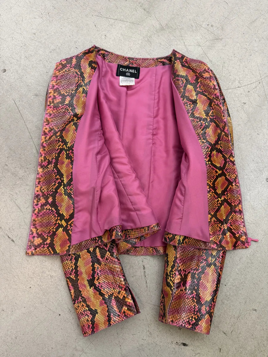 SS2000 Chanel Python Leather Snakeskin Pink Shades Jacket by Karl Lagerfeld QmxtLjT 13