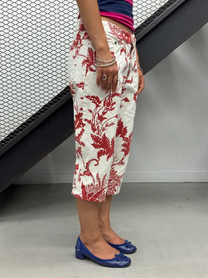 SS2000 Gucci White & Red Floral Long Denim Shorts by Tom Ford PwqpNgn 2