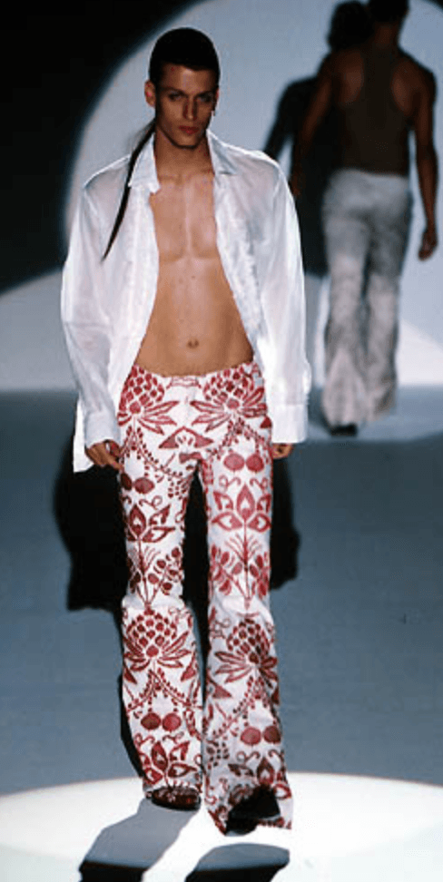 SS2000 Gucci White & Red Floral Long Denim Shorts by Tom Ford PwqpNgn 5