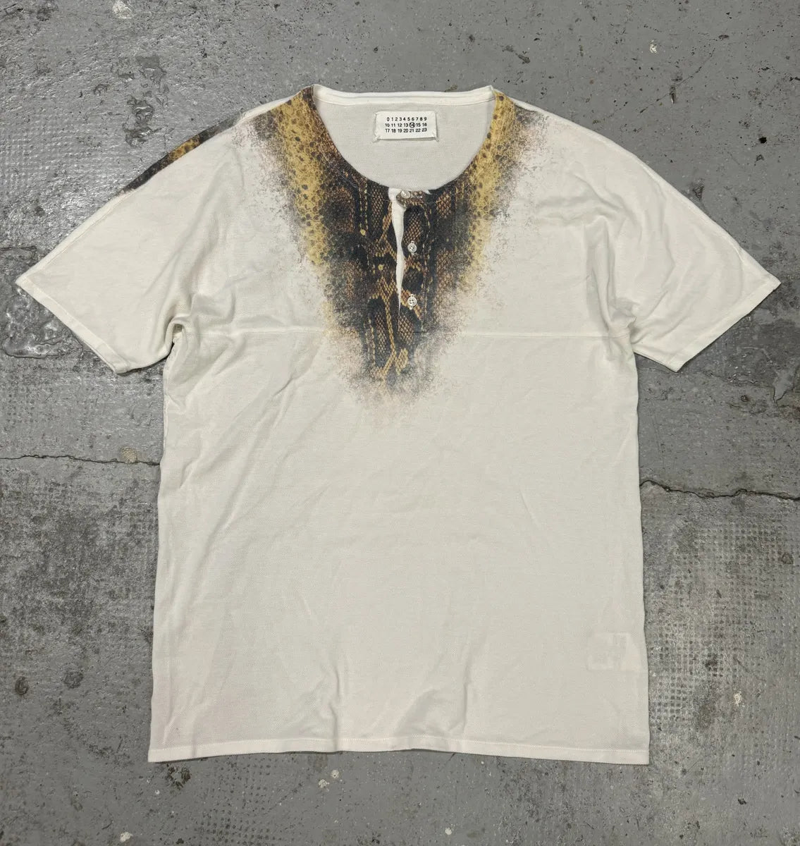 SS2001 Maison Martin Margiela White Snakeskin Print Henley T-Shirt cbzhNSt 0