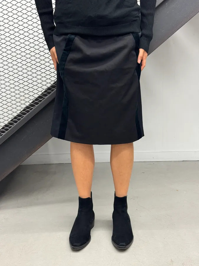 SS2007 Gucci Black Wool Contrast Stripe Skirt by Frida Giannini OLtpxNE 1
