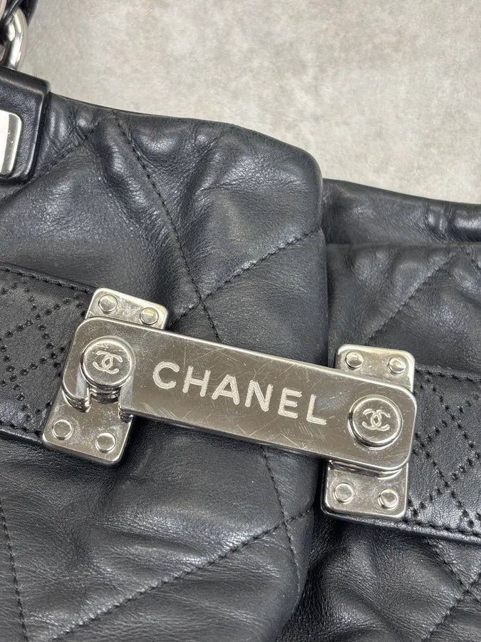 SS2008 Chanel Door Latch Black Quilted Leather Bag bFnoJMe 4